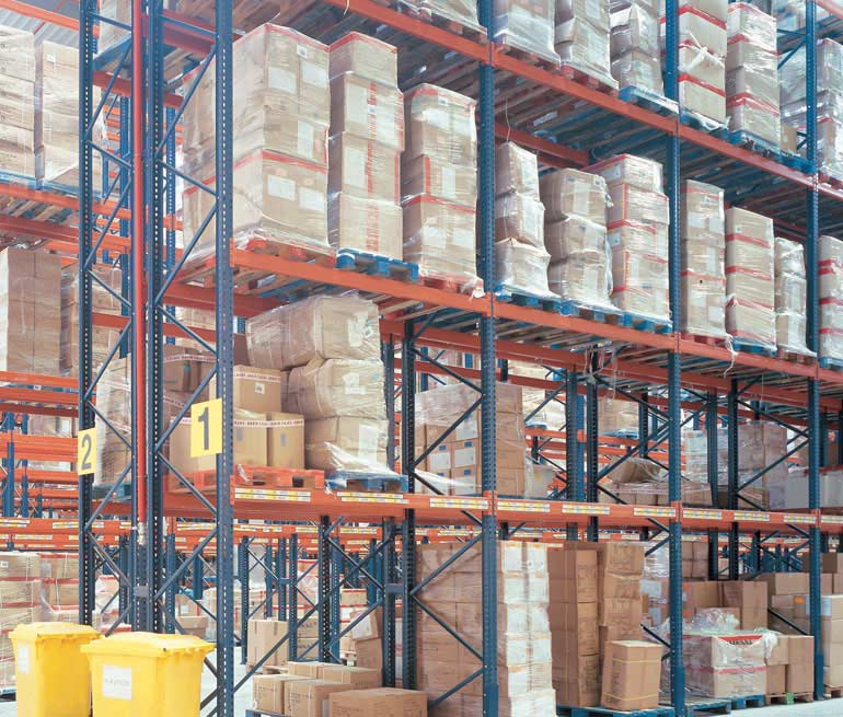 Logistický sklad distribuce potravinářských výrobků.