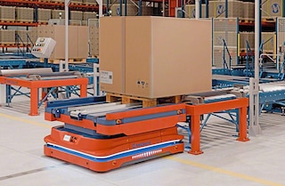 Autonomní mobilní roboty AMR představují flexibilní řešení vnitřního provozu skladu