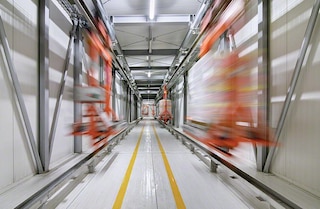 Tento elektrický jednokolejný systém představuje vysokorychlostní řešení, které urychluje paletové toky Tento elektrický jednokolejný systém představuje vysokorychlostní řešení, které urychluje paletové toky