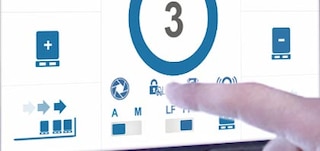 Aretační systém posiluje kontakt mezi vozíkem kyvadla a vidlicemi vysokozdvižného vozíku