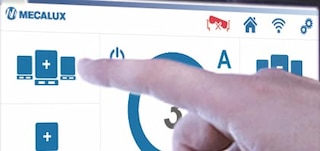 Funkce plynulého zakládání/odebírání umožňuje nepřetržité zakládání a odebírání palet.