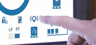 Lokalizační signál slouží k určení polohy vozíku