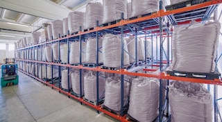 Push-Back paletové regály