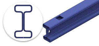 V push-back paletových regálech umožňují kolejnice pohyb vozíků