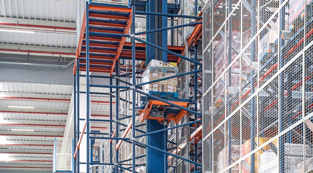Vertikální dopravník palet Vertikální dopravník palet